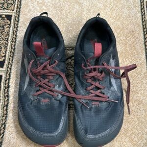 Altra Lone Peak 6. 11W